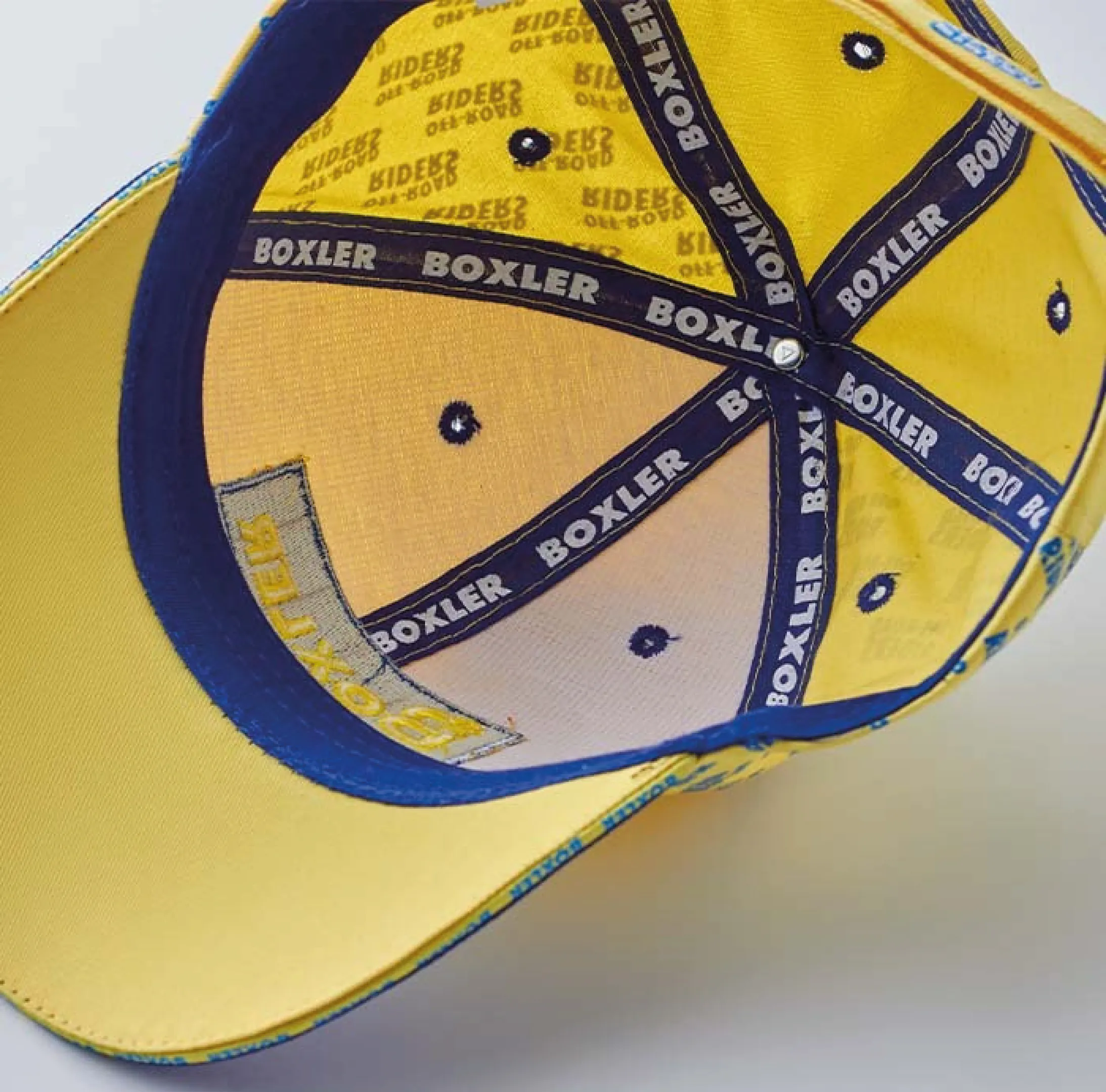 casquette-6-panneaux-sur-mesure-personnalisable.webp Casquette à 6 panneaux 260 gr 100% personnalisable