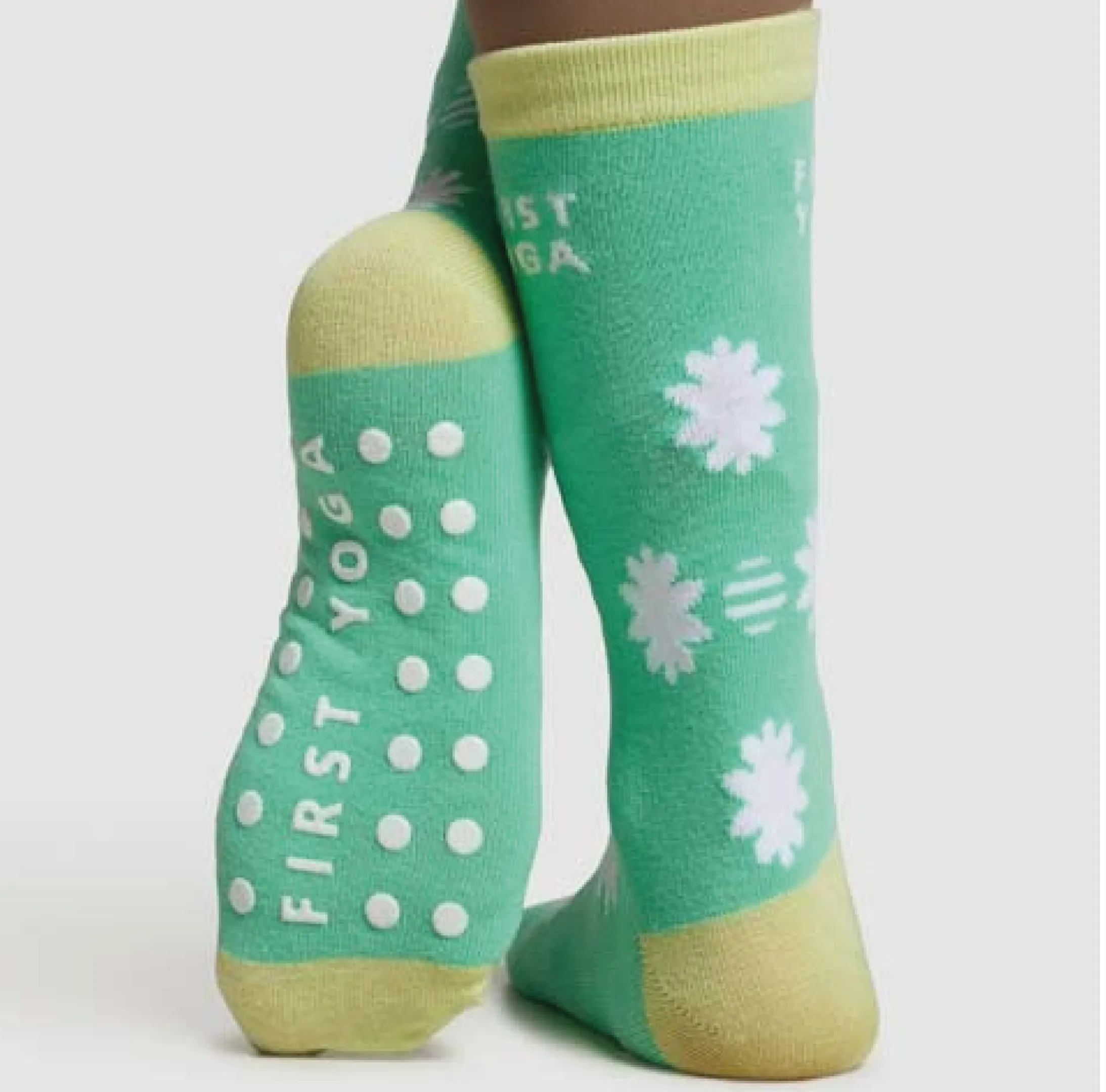 chaussettes-pilate-antiderapantes-entierement-personnalisables-1.webp Chaussettes de pilate/yoga antidérapantes 100% personnalisables