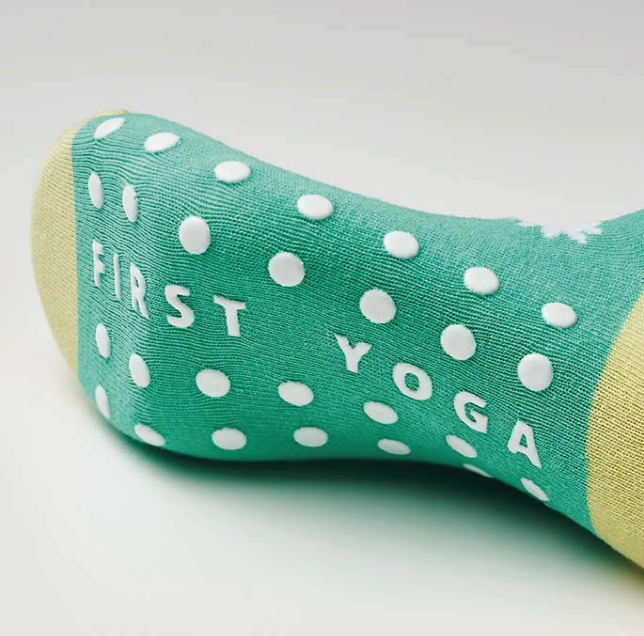 chaussettes-yoga-antiderapantes-entierement-personnalisables.webp Chaussettes de pilate/yoga antidérapantes 100% personnalisables