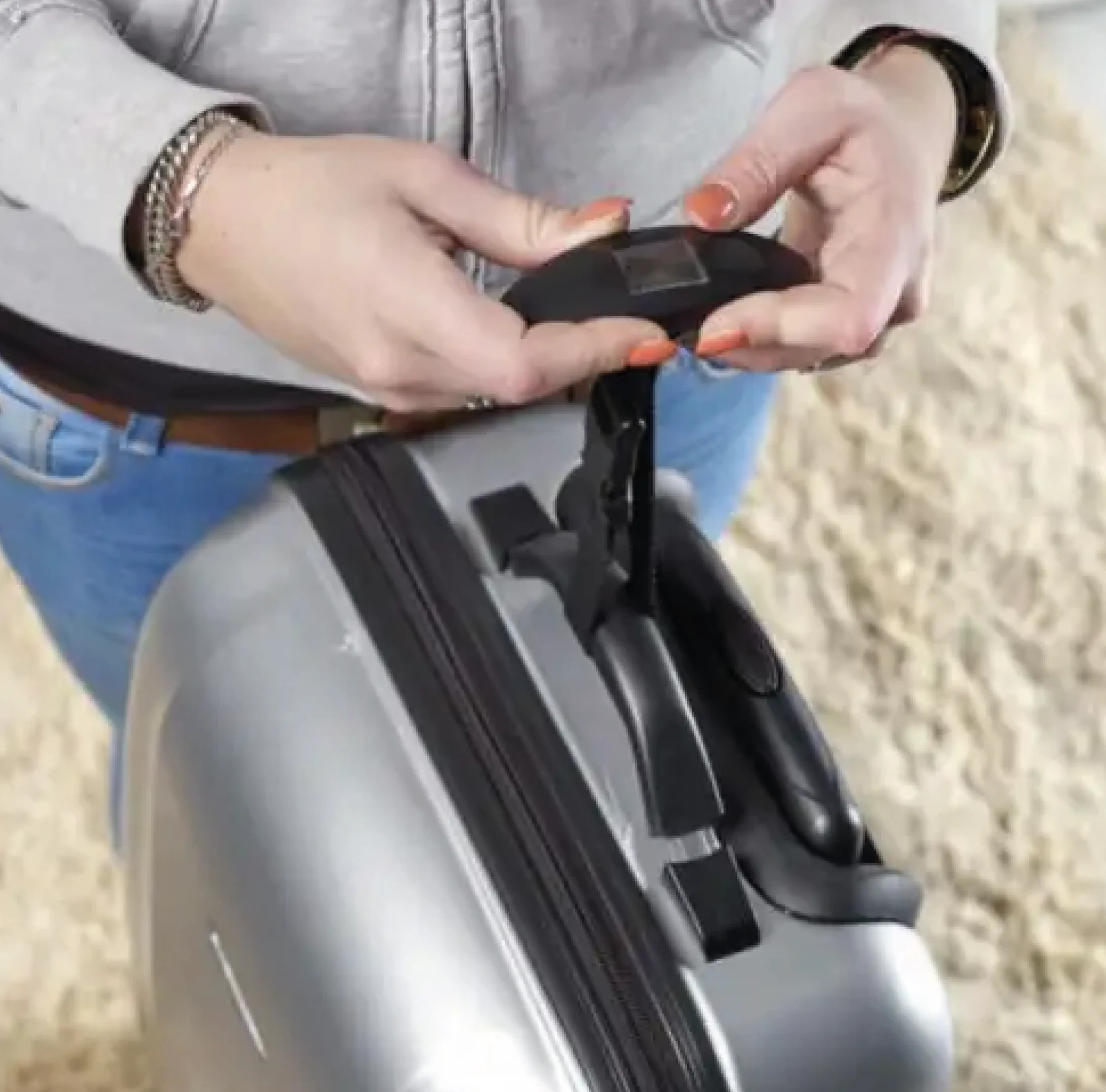 pese-bagage-digital-noir-personnalisable.webp Pèse-bagage digital personnalisable