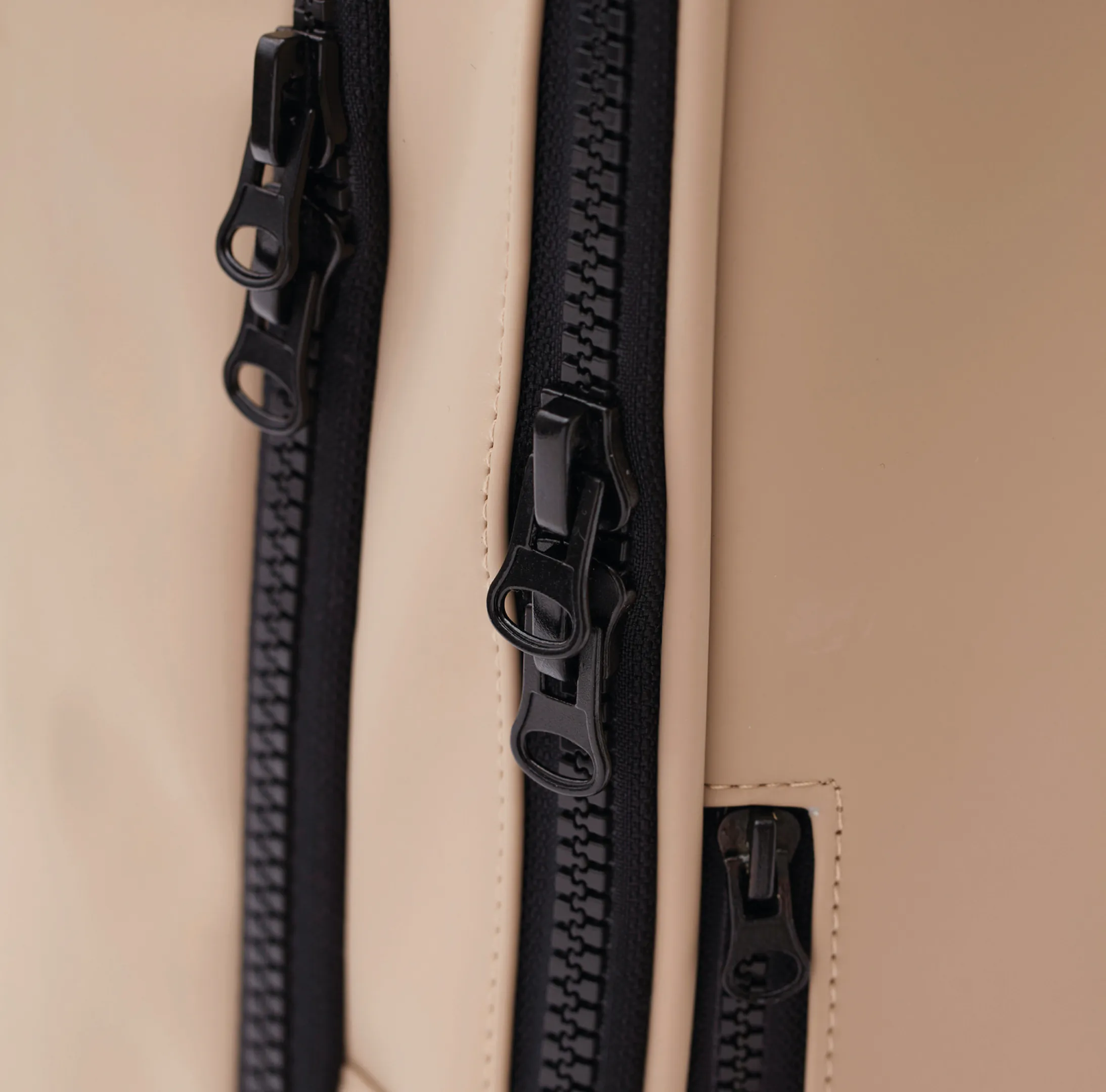 sac-a-dos-voyage-20l-beige-vinga-personnalisable Sac à dos de voyage personnalisable